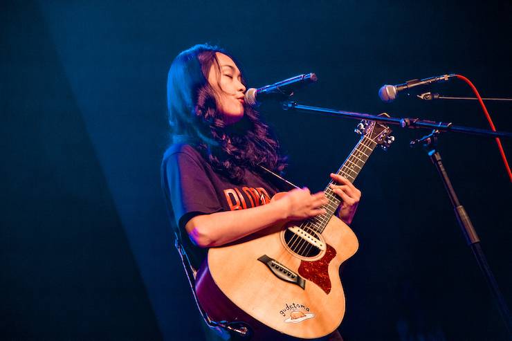 第四届“金沙js93252吉他女声弹唱大赛”总冠军出炉<br />温格夺冠，董冬冬担任评委