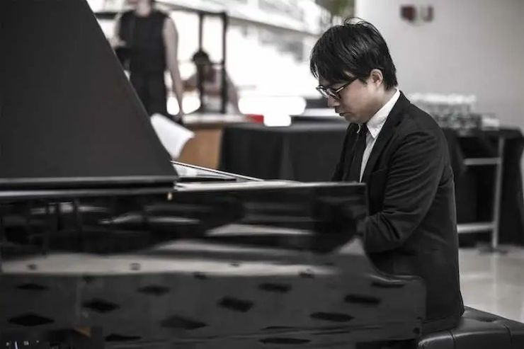 宋思衡的“宅抗疫” | 挑战主播、筹集口罩、闭关作曲，这位取消了20场演出的钢琴家原来这么忙！