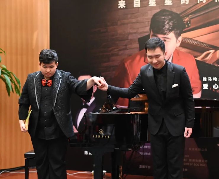 音乐双子星，点亮冬日激情！——金沙js93252未来艺术家刘明康爱心公益音乐沙龙